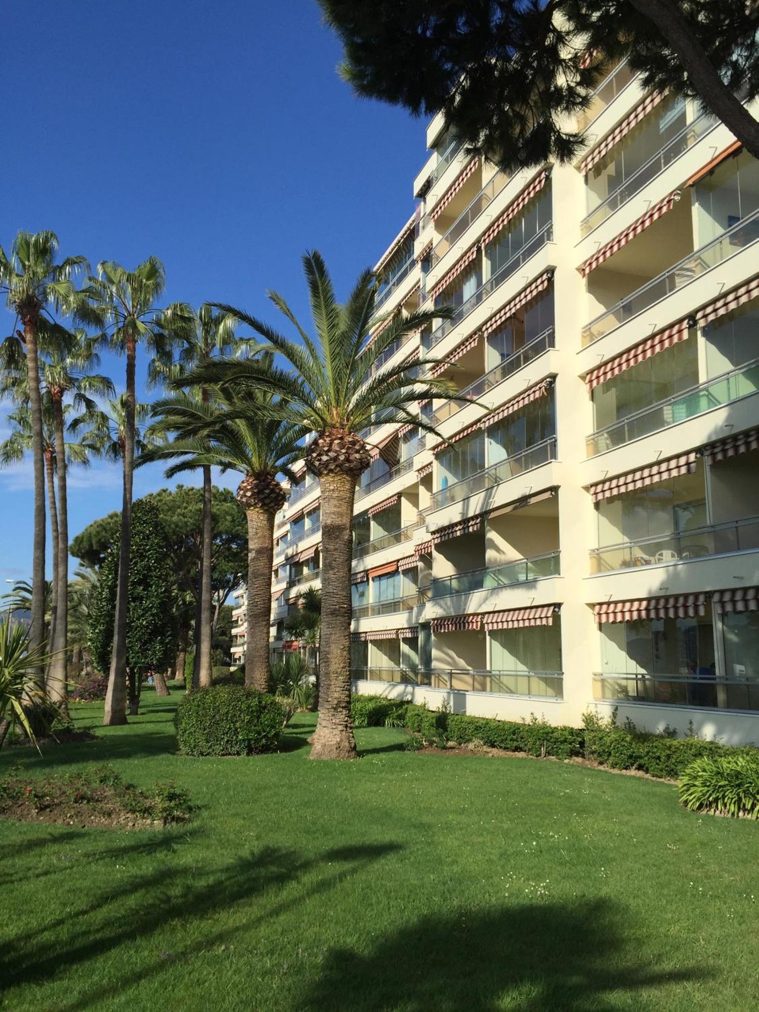 Cnossos Apartment Кан Екстериор снимка